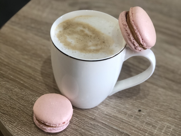 kawa z&nbsp;ciastkiem