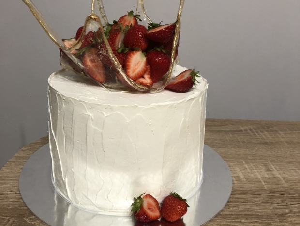 tort z&nbsp;truskawkami